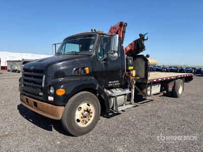 2006 Fassi F110 8532 lb Knuckle Boom on 2007 Sterling LT7500 4x2 Camion à flèche