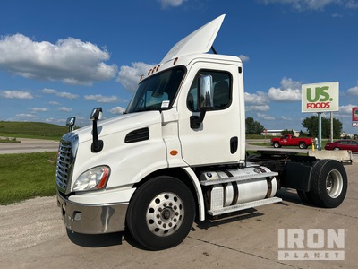 2016 Freightliner CA113 4x2 Day Cab Prime Mover