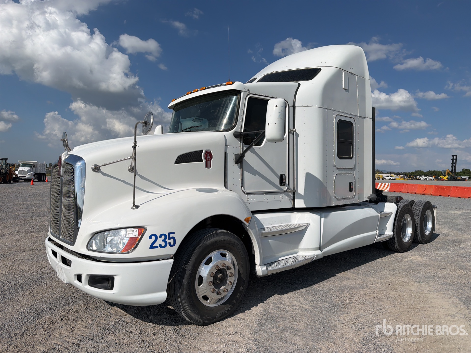 2014 Kenworth T660 6x4 Tractocamion con Dormitorio / T/A Sleeper Truck Tractor