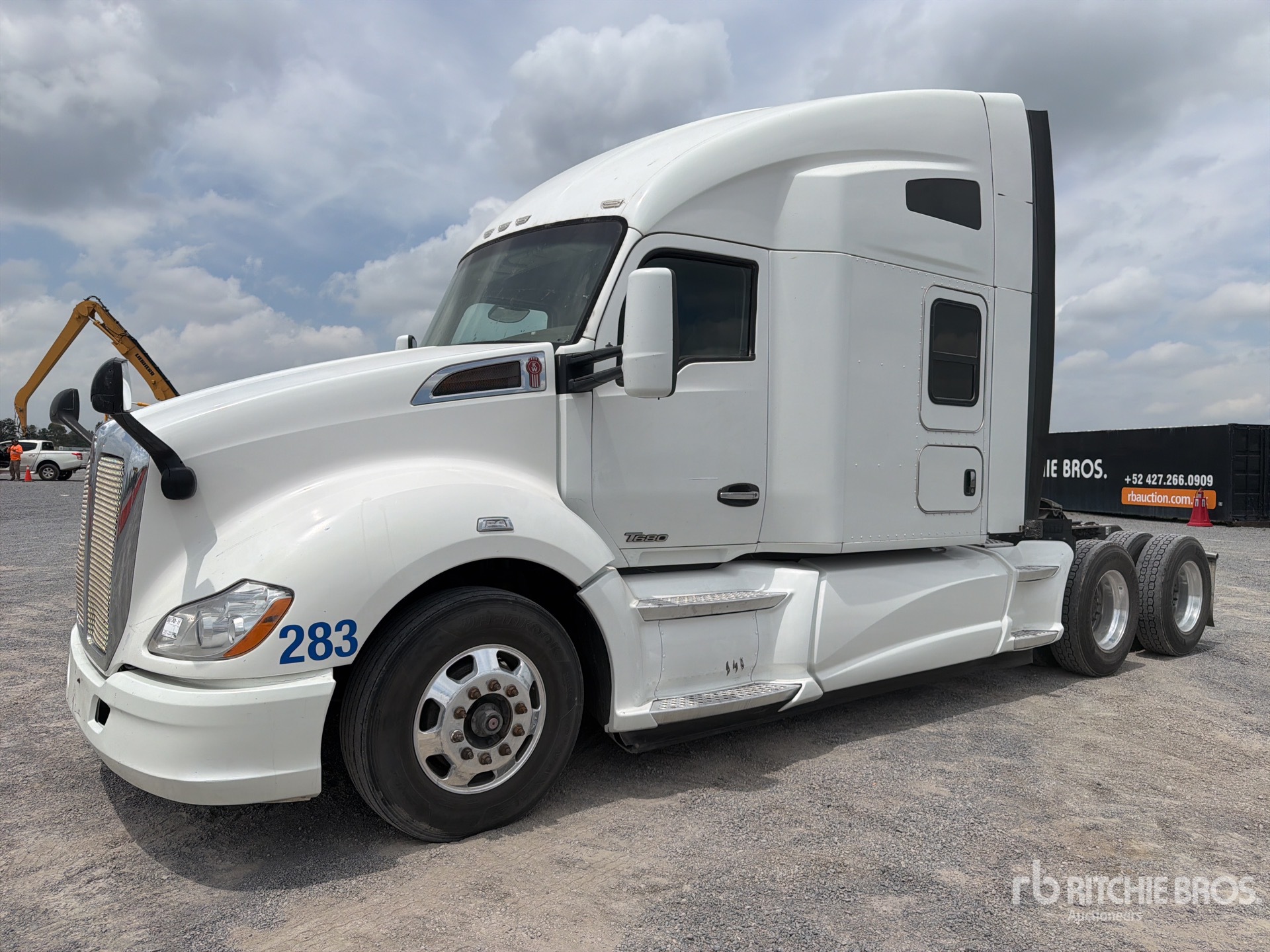 2017 Kenworth T680 6x4 Tractocamion con Dormitorio / T/A Sleeper Truck Tractor