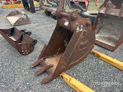 Rockland EB35 24 in Digging Excavator Bucket - Fits Volvo 160E