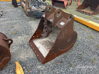 CP 36 in Cleanup Excavator Bucket