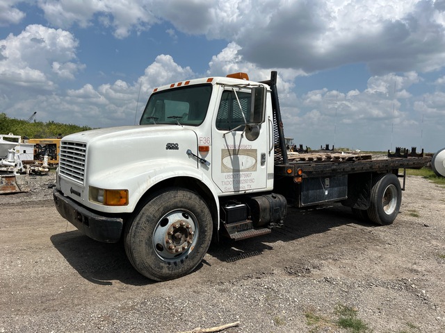 2000 International 4700 4x2 Flatbed Truck