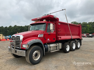 2018 Mack GU713 Granite 8x4 Camion à benne basculante Tri/E