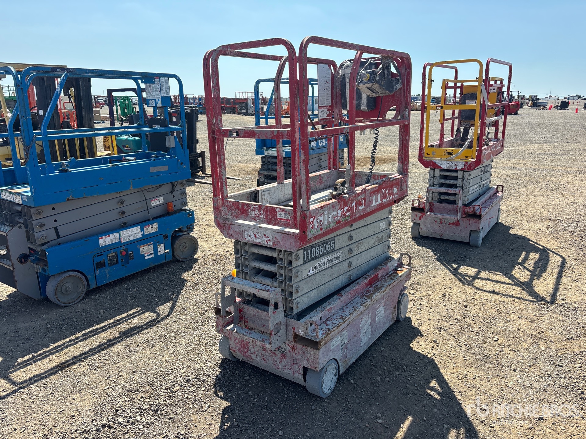 2020 MEC Micro 19 Electric Scissor Lift