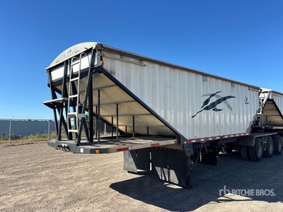 2014 Load King 28 ft Super B-Train Grain Trailer
