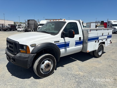 2007 Ford F-550 4x4 Autocarro di servizio
