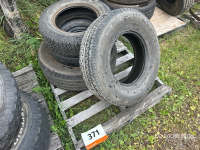 Quantity of (4) Mixed Équipements pour pneus