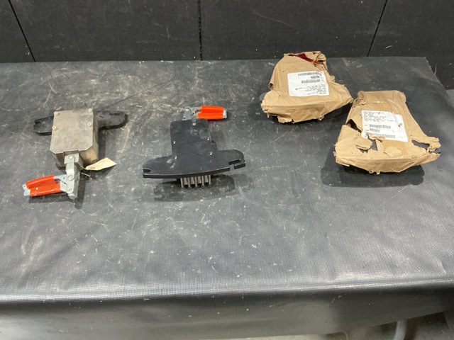 (51) BAE Systems 1000545 Lock-Release Levers
