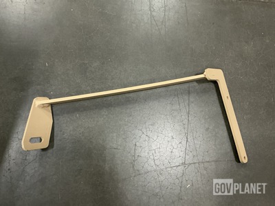 (32) Navistar Defense 3896565C1 Vehicular Components Brackets