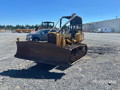 1979 John Deere 450C جرافة مجنزرة (Inoperable)