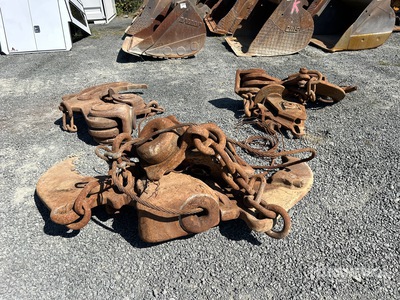 Quantity of (4) Log Grapple