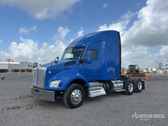 2016 Kenworth T880 6x4 T/A Sleeper Truck Tractor