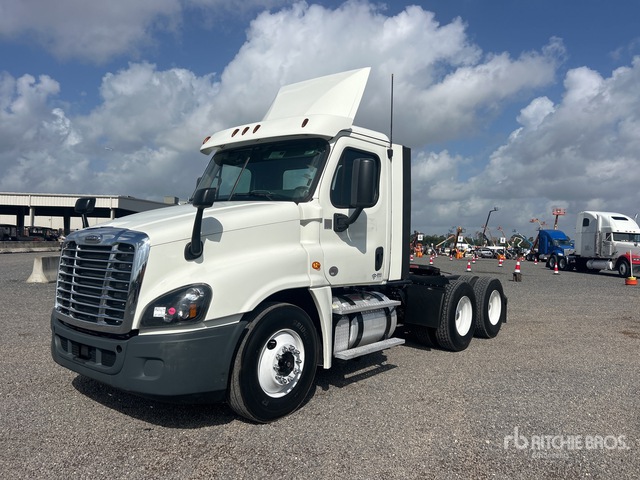 2018 Freightliner Cascadia 125 6x4 T/A Day Cab Truck Tractor