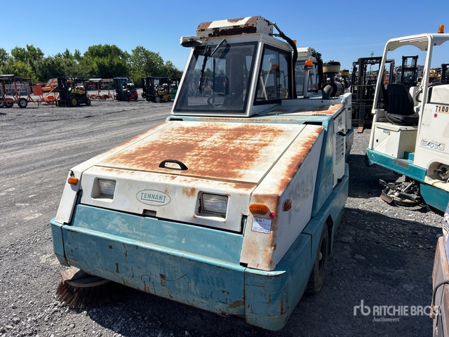 2001 Tennant 810 Ride-On Floor Sweeper