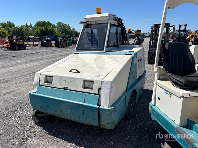 2002 Tennant 810 Ride-On Floor Sweeper
