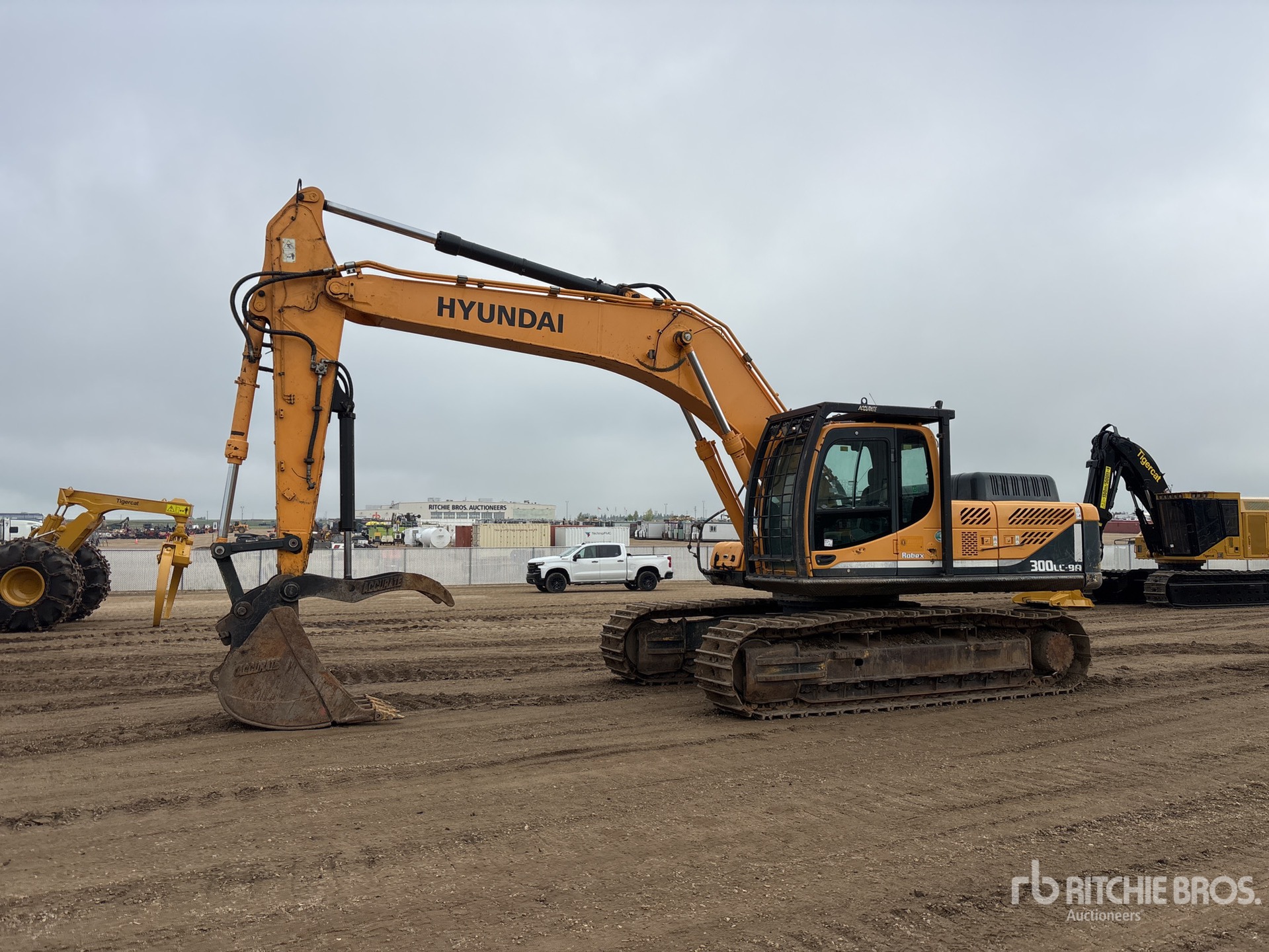 2015 Hyundai Robex 300LC-9A Tracked Excavator