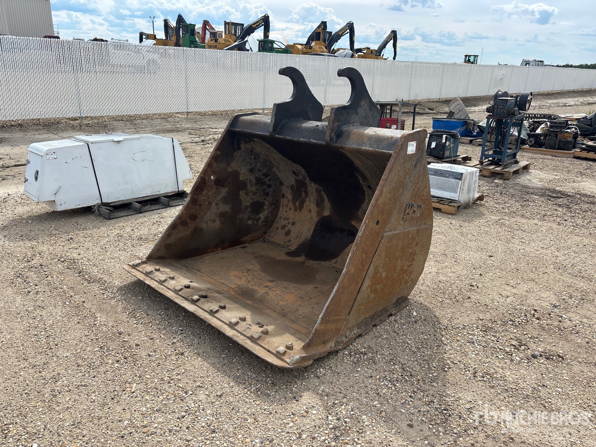 WBM 72 in Q/C Cleanup Excavator Bucket - Fits Komatsu PC360