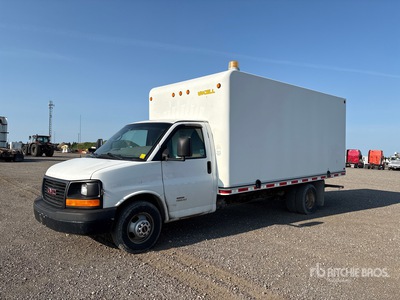 2014 GMC Savana G4500 4x2 Furgoneta caja cerrada