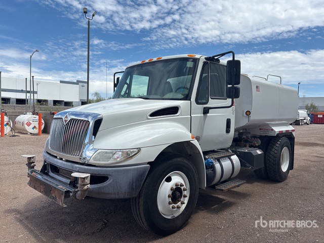 2019 International 4300 2000 gal 4x2 Water Truck
