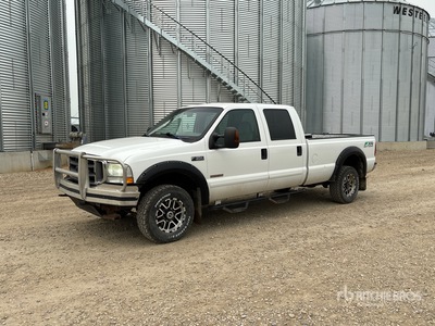 Ford F-350 XLT 4x4 Crew Cab Pickup