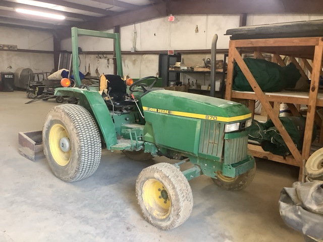 John Deere 870 2WD Utility Tractor