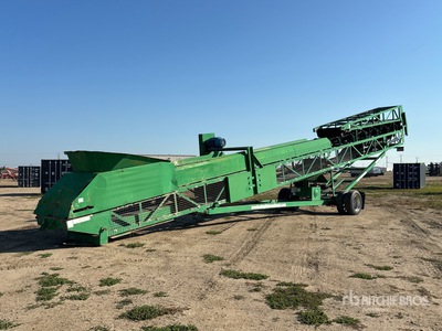 2015 McCloskey ST80E 36 in x 80 ft Portable Radial Stacking Conveyor