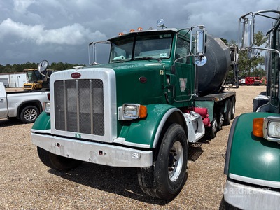 2011 Peterbilt 365 12x4 Camion malaxeur
