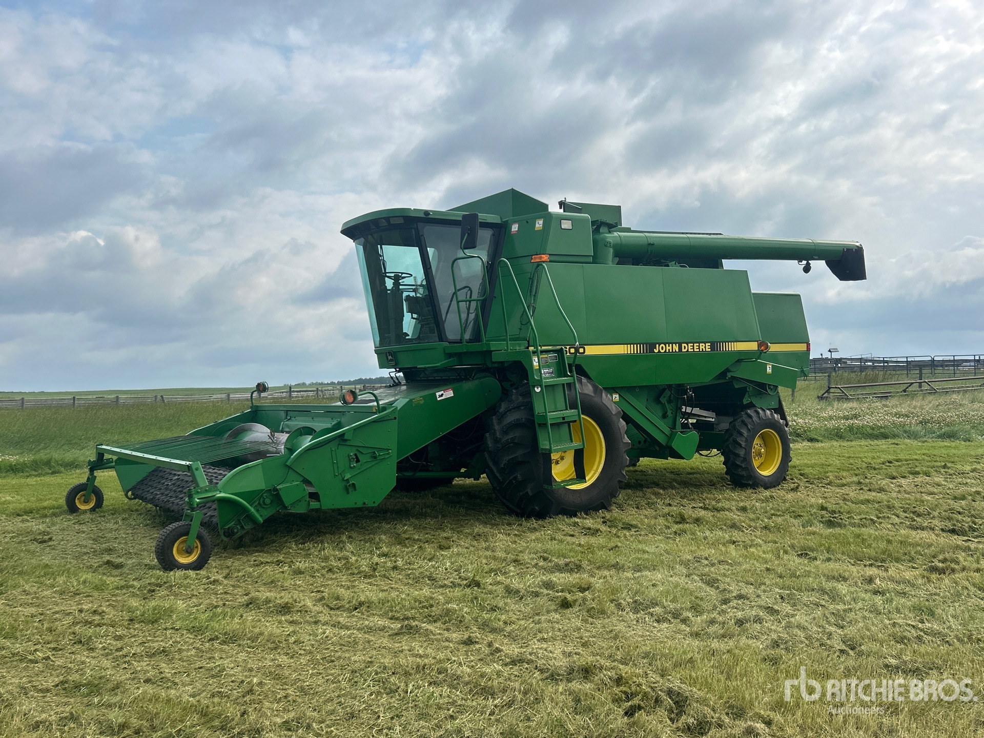 1994 John Deere 9600 Combine Harvester
