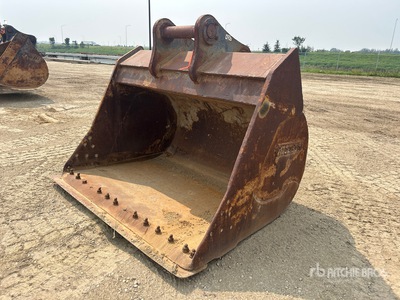 84 in Q/C Cleanup Excavator Bucket