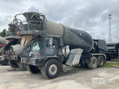 2006 Oshkosh S2346 6x6 Front Discharge Mixer Truck