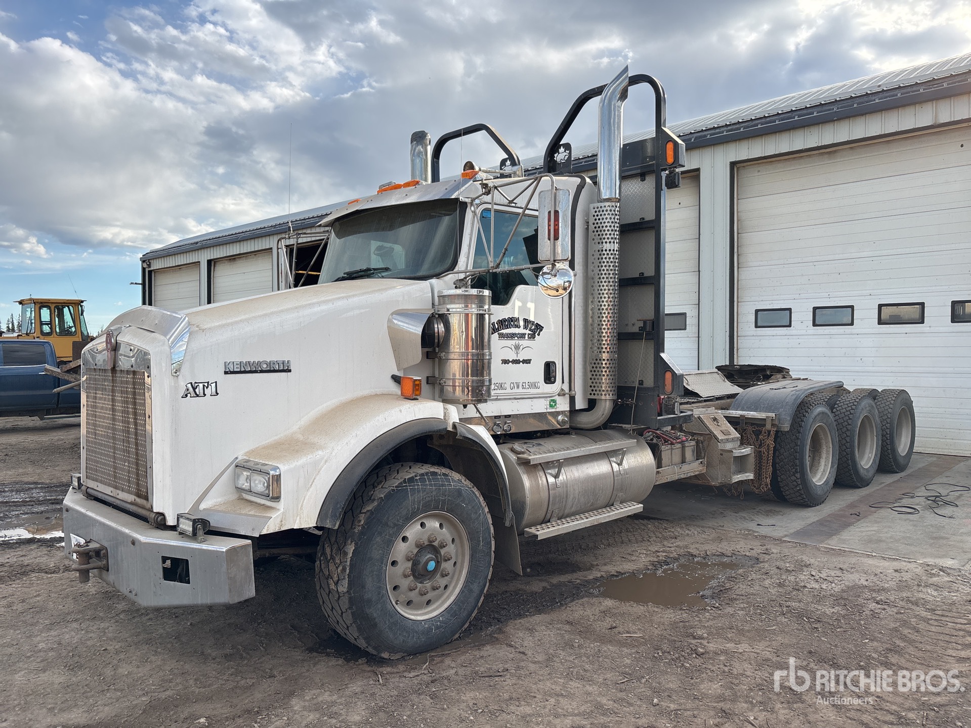 2015 Kenworth T800 8x6 Tri/A Sleeper Truck Tractor