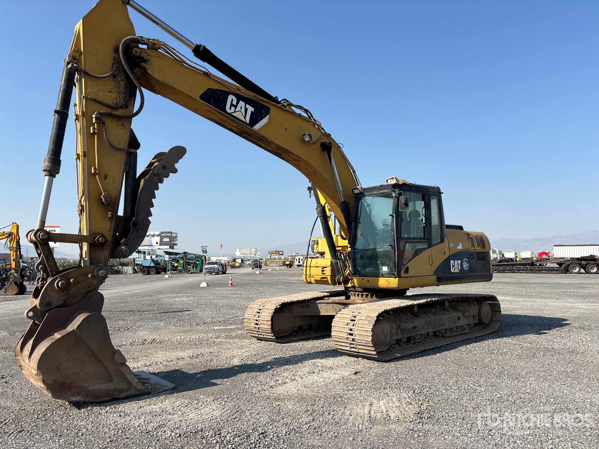 Cat 320 Tracked Excavator