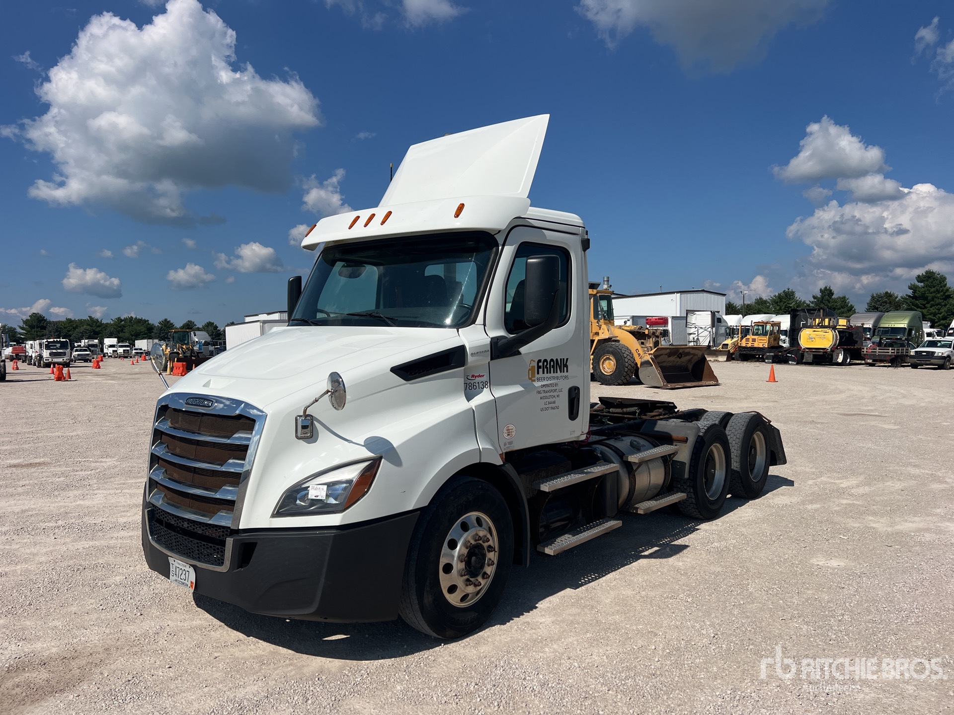 2018 Freightliner Cascadia 116 6x4 T/A Day Cab Truck Tractor