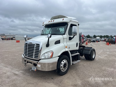 2019 Freightliner Cascadia 113 4x2 Ciągnik siodłowy z kabiną dzienną S/A