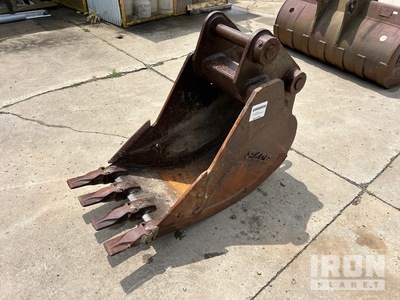 Esco 24 in Digging Excavator Bucket - Fits Komatsu PC160-7