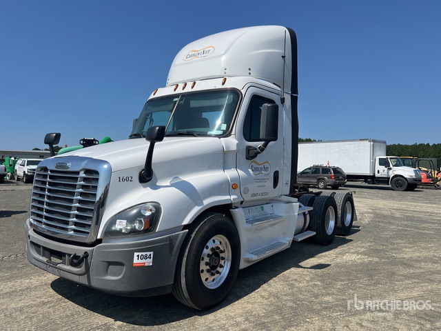 2016 Freightliner Cascadia 125 6x4 T/A Day Cab Truck Tractor