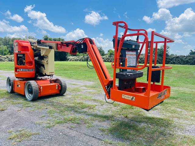 2006 JLG E300AJP 2WD Electric Articulating Boom Lift