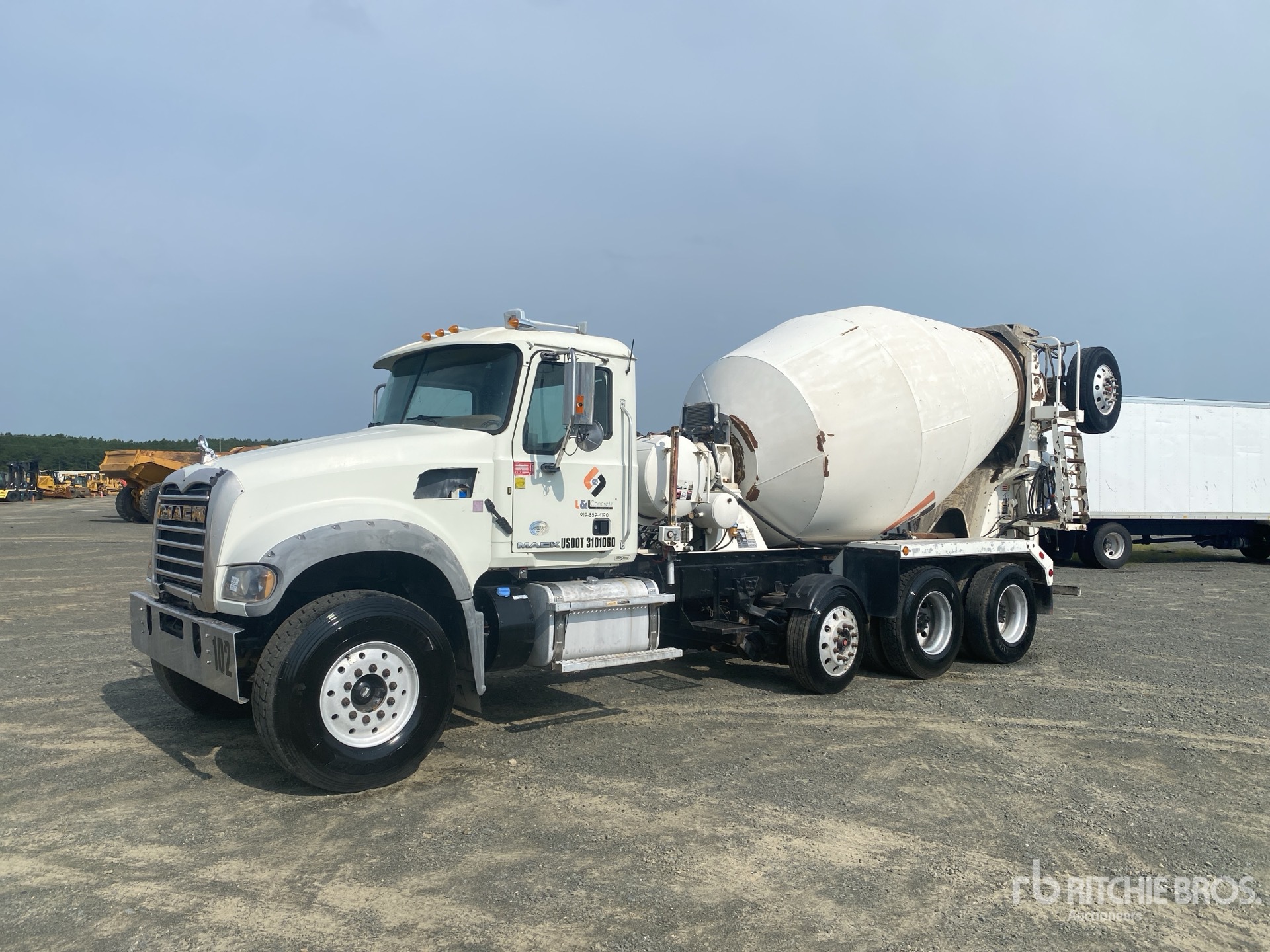 2017 Mack Granite GU713 8x4 Mixer Truck