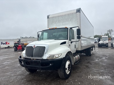 2018 International 4300 4x2 شاحنة فان (Inoperable)