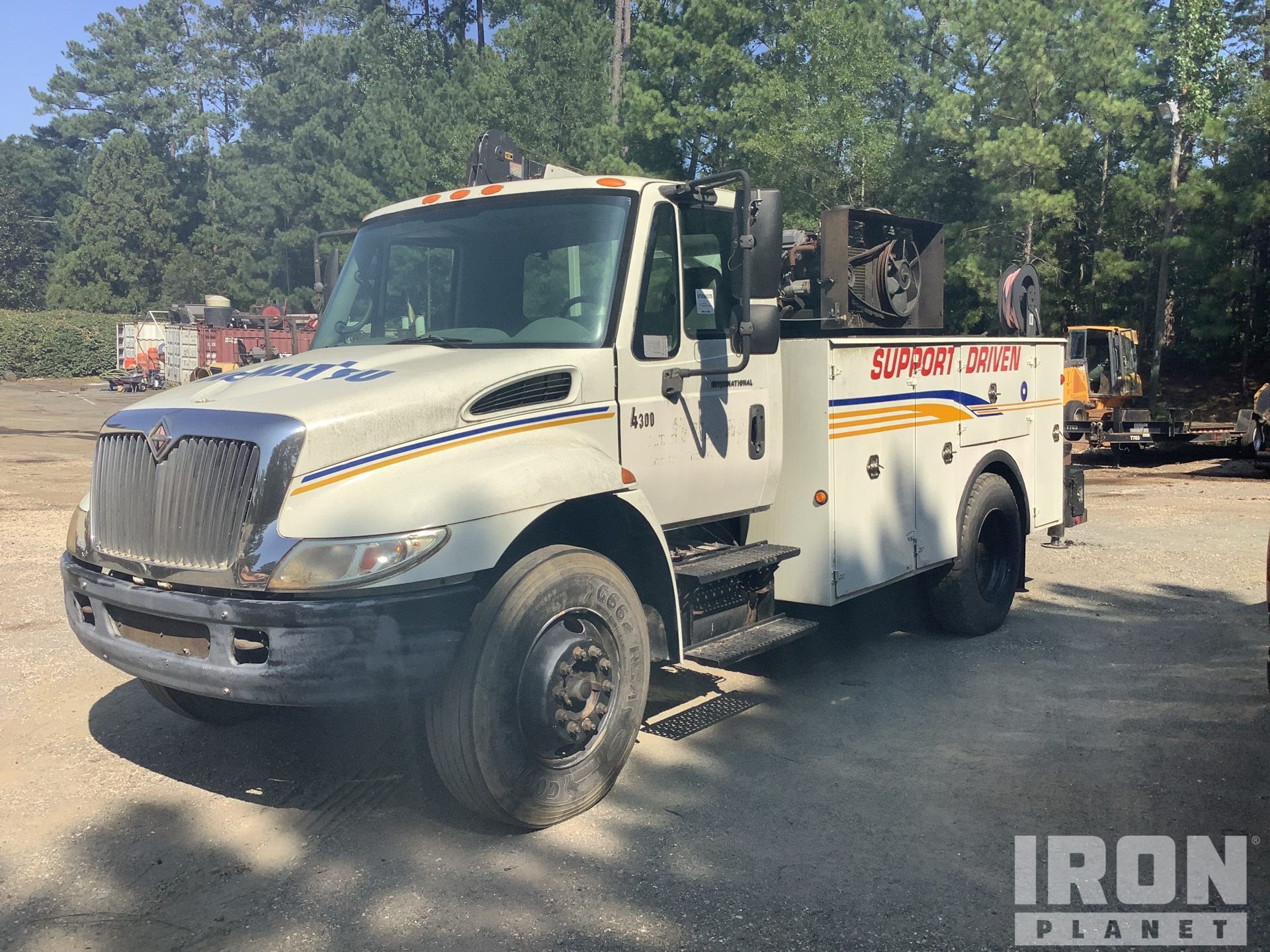 2002 International 4300 4x2 Service Truck