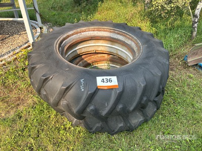 Quantity of (2) 18.4-38 Équipements pour pneus