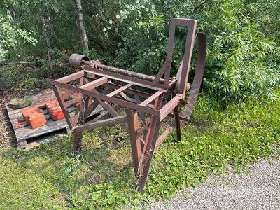 Antique Saw Frame Antiquités
