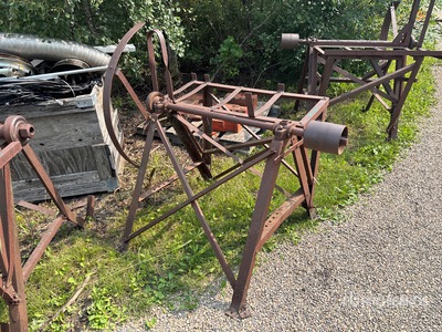 Antiques Saw Frame Antiquités