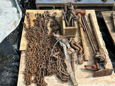 Chains, Sledge Hammer & High Lift Jack Divers