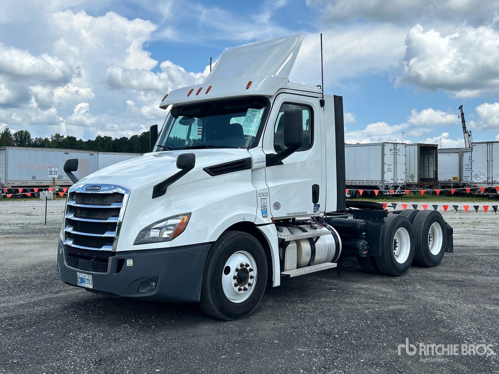 2020 Freightliner Cascadia 126 6x4 T/A Day Cab Truck Tractor