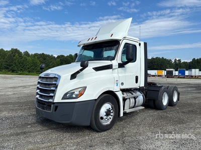 2019 Freightliner Cascadia 126 6x4 Ciągnik siodłowy T/A z kabiną dzienną