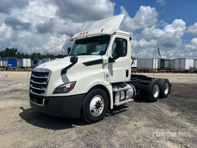 2019 Freightliner Cascadia 126 6x4 Ciągnik siodłowy T/A z kabiną dzienną