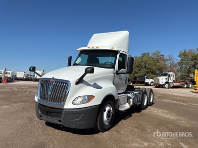 2018 International LT625 6x4 Cabeza Tractora Cabina Corta