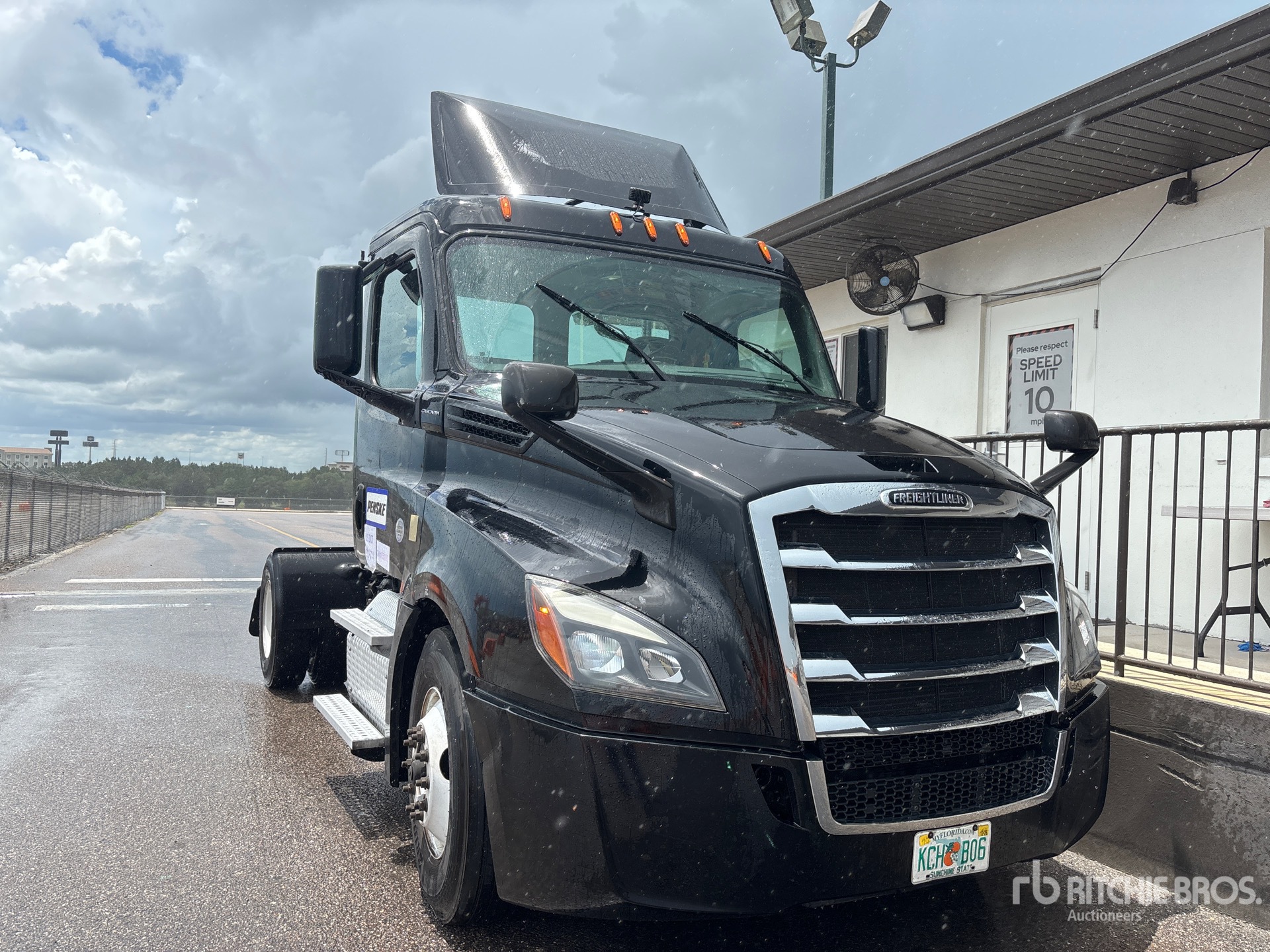 2019 Freightliner Cascadia 126 T/A Day Cab Truck Tractor